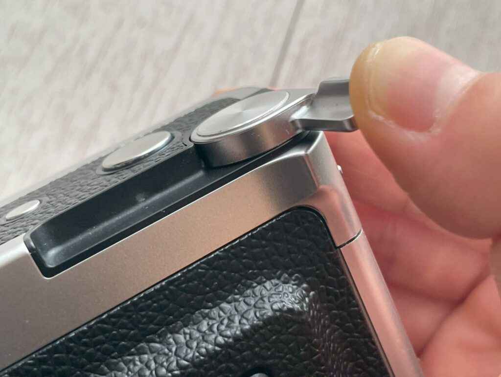 チェキinstax mini Evoのプリントレバー