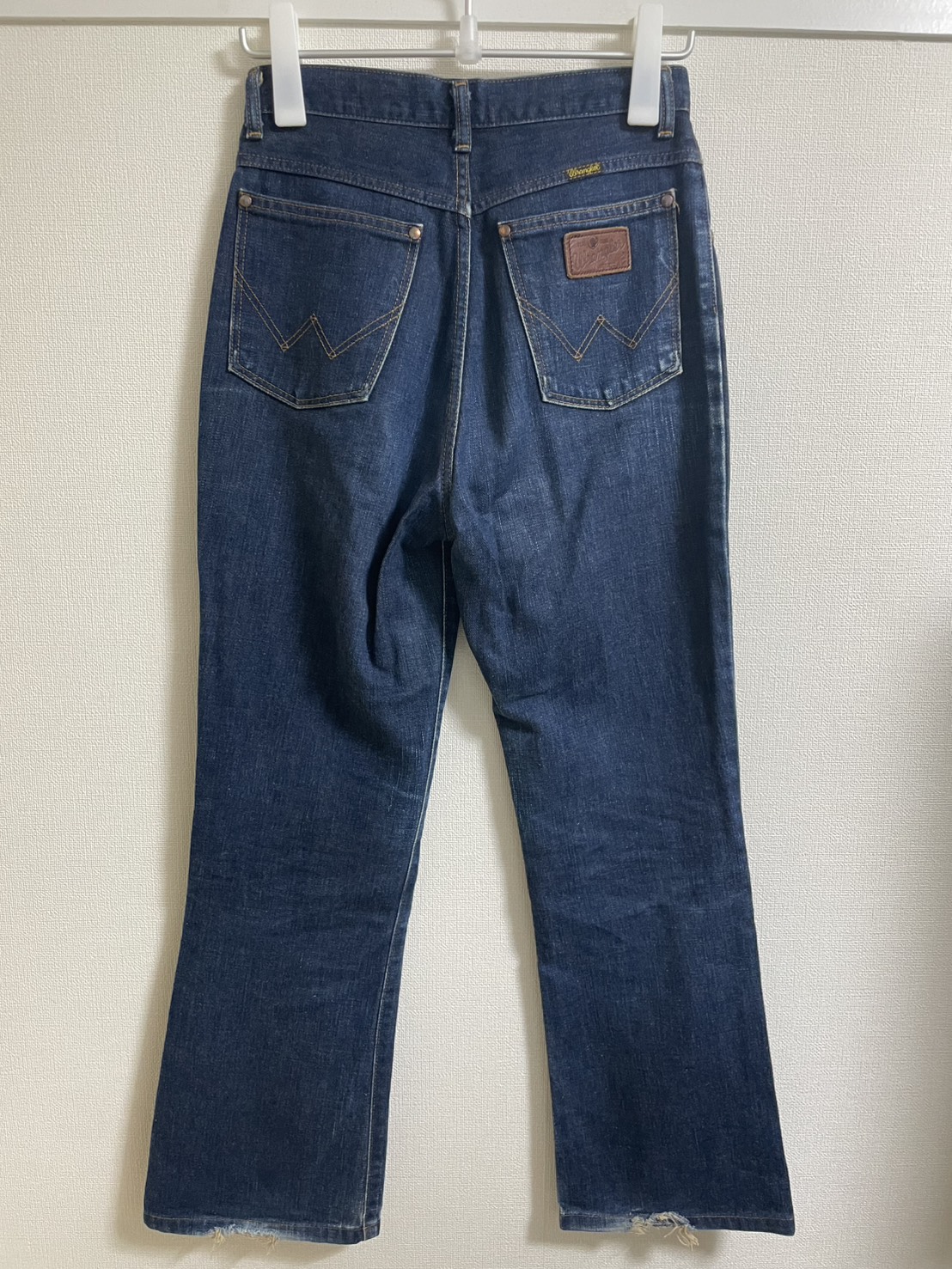 90年代ラングラーのブーツカットデニムパンツ。後面の外観。